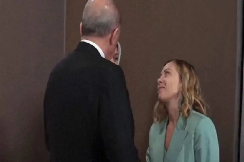  MELONİ'NİN ERDOĞAN'A HAYRAN BAKIŞI