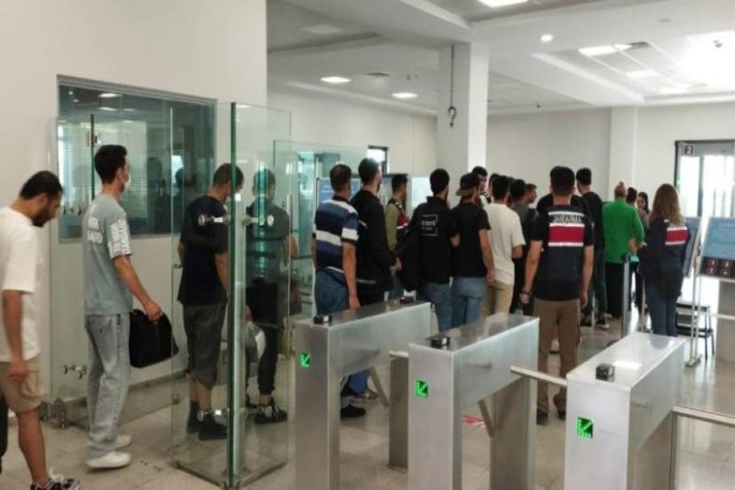 1177 DÜZENSİZ GÖÇMEN YAKALANDI