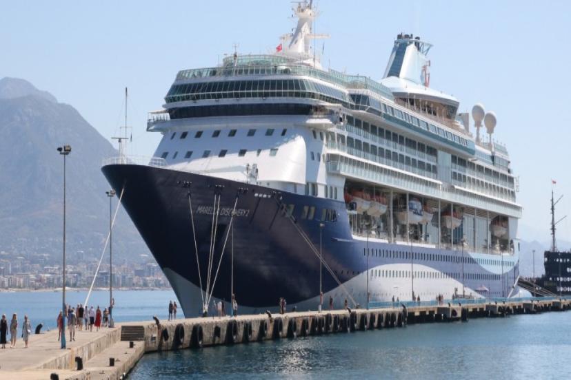 MARELLA DISCOVERY 2 ALANYA’DA: 1700 TURİST ŞEHRE AKIN ETTİ