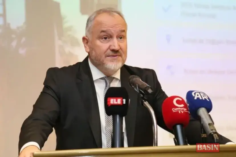 ANTALYA TURİSTLERİNDEN ÜÇ ŞİKÂYET: TRAFİK, ÇÖP VE KALABALIK