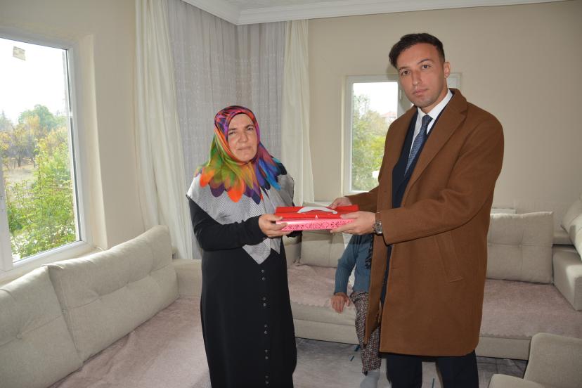 BAŞSAVCI OZAN KAPICI’DAN ŞEHİT AİLESİNE ANLAMLI ZİYARET