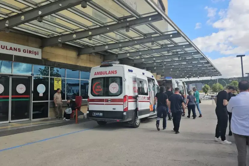 AKSEKİ'DE ÖĞRENCİ PANSİYONUNDA GIDA ZEHİRLENMESİ PANİĞİ: 12 ÖĞRENCİ HASTANEYE KALDIRILDI