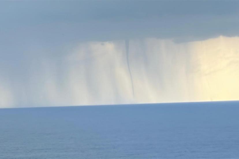 ALANYA AÇIKLARINDA PEŞ PEŞE İKİ HORTUM PANİK YARATTI