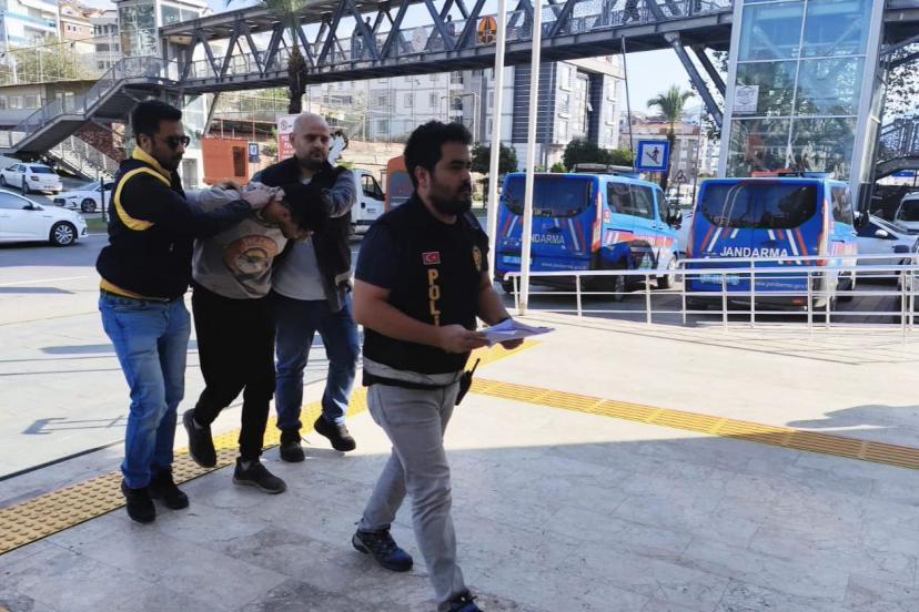 ALANYA’DA KADINA SALDIRI ŞÜPHELİSİ ADLİYEYE SEVK EDİLDİ