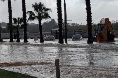 ANTALYA’DA FIRTINA VE SEL UYARISI