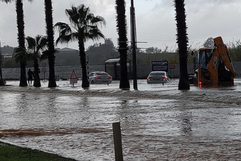 ANTALYA’DA FIRTINA VE SEL UYARISI