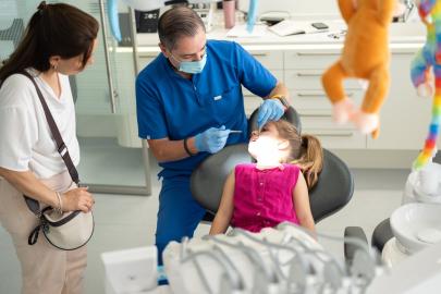 ÇOCUKLARDA SAĞLIKLI GÜLÜMSEME, SAĞLIKLI GELECEĞİN ANAHTARI