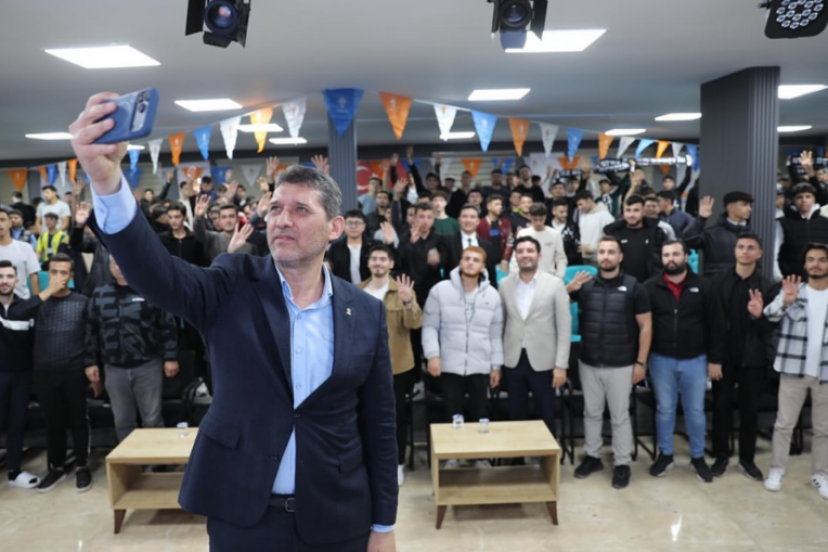 GENÇ LİDERLERLE GELECEĞE EMİN ADIMLARLA