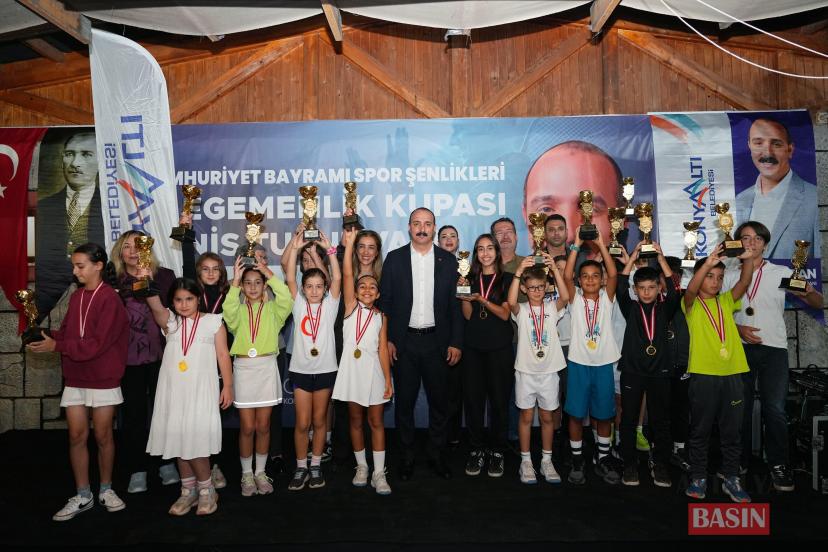 GENÇ RAKETLER MADALYALARINI BAŞKAN KOTAN’DAN ALDI