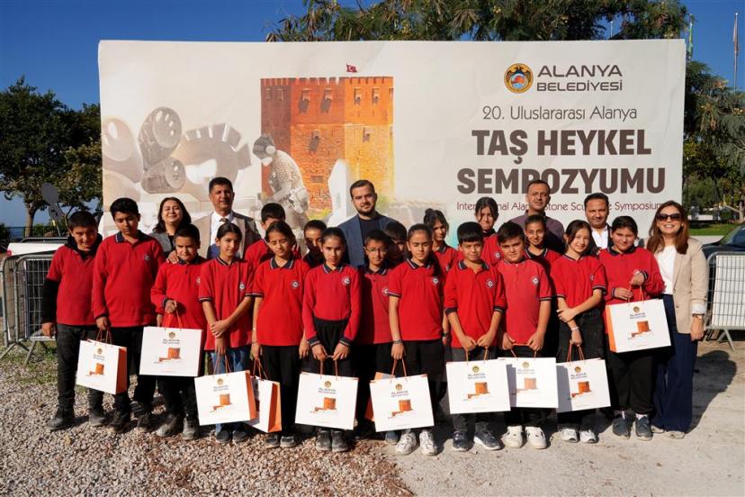 GENÇLER TAŞIN SANATA DÖNÜŞÜMÜNE TANIK OLDU