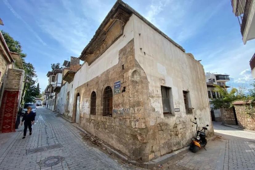 KALEİÇİ’NDE TARİHİ KONAKTA RESTORASYON HAZIRLIĞI