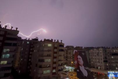 KUMLUCA’DA SAĞANAK VE GÖK GÜRÜLTÜSÜ GECEYİ GÜNDÜZE ÇEVİRDİ