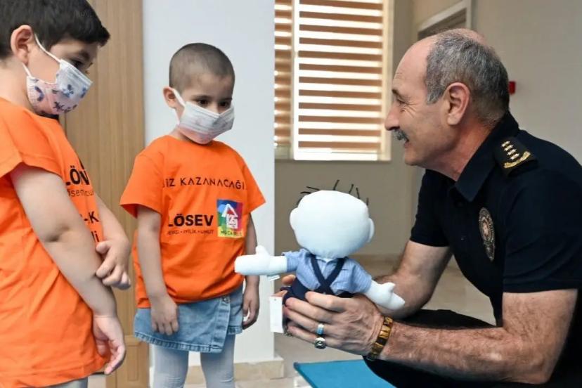 LÖSEMİLİ MİNİKLERDEN ANLAMLI ZİYARET