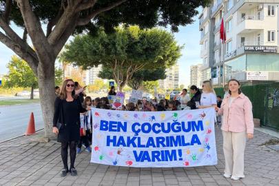 MİNİKLER HAKLARI İÇİN KONYAALTI’NDA YÜRÜDÜ