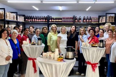 MURATPAŞA’DA ÜRETEN KADINLAR EL ELE GÜÇLENİYOR