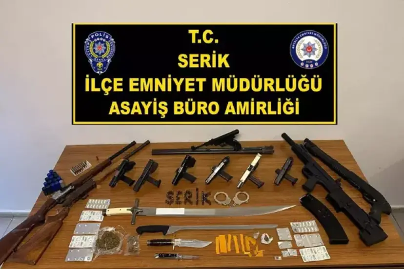 SERİK’TE EŞ ZAMANLI OPERASYON: SİLAH VE UYUŞTURUCU ELE GEÇİRİLDİ