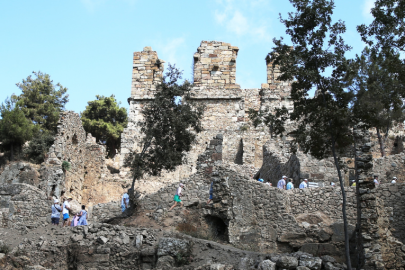 SYEDRA ANTİK KENTİ TARİHİNİ GERİ ALIYOR