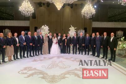 VALİ HULUSİ ŞAHİN’İN KIZI MELİKE ŞAHİN GÖRKEMLİ TÖRENLE DÜNYAEVİNE GİRDİ