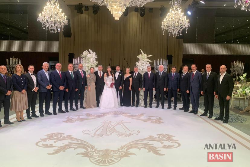 VALİ HULUSİ ŞAHİN’İN KIZI MELİKE ŞAHİN GÖRKEMLİ TÖRENLE DÜNYAEVİNE GİRDİ