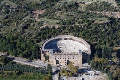ANTALYA’NIN ANITSAL ANTİK TİYATROLARI TARİHİN İZİNİ SÜRÜYOR