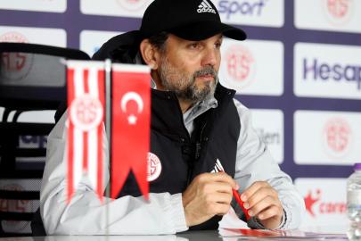 ANTALYASPOR’DA TEKNİK DİREKTÖR DEĞİŞİKLİĞİ