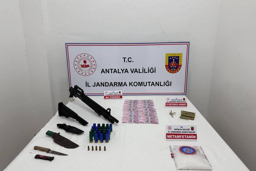 KEPEZ’DE ZEHİR TACİRLERİNE JANDARMA DARBESİ