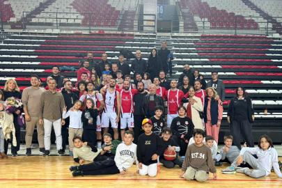 MURATPAŞA BELEDİYESPOR YENİLGİSİZ ŞAMPİYONLUKLA BÖLGESEL LİG’E YÜKSELDİ