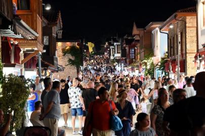 ANTALYA TURİZMDE ZİRVEYİ KORUDU