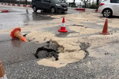 ANTALYA’DA SAĞANAK YAĞIŞ YOLU ÇÖKERTTİ