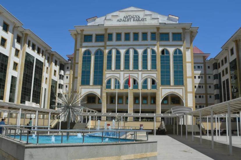 ANTALYA ADLİYESİ’NDE ŞÜPHELİ ÖLÜM