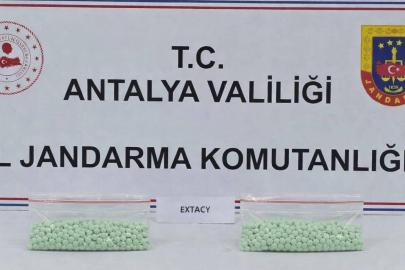 DÖŞEMEALTI’NDA 1.105 SENTETİK HAP ELE GEÇİRİLDİ