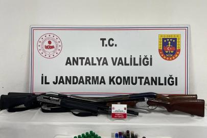 DÖŞEMEALTI’NDA RUHSATSIZ TÜFEKLERE JANDARMA MÜDAHALESİ