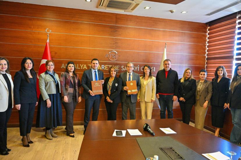 İNŞAATTA KADIN USTALAR İÇİN ANTALYA’DA İMZALAR ATILDI