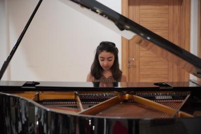 KONYAALTI’NDA GENÇ PARMAKLAR SAHNEDE