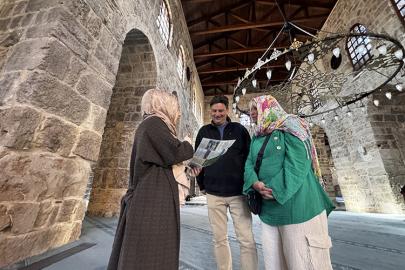 ANTALYA’DA GÖNÜLLÜ GENÇLERDEN TARİHE CANLI REHBERLİK