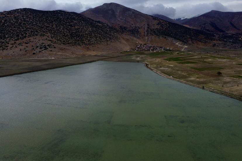 ELMALI’DA YAĞIŞ TARLALARI GÖLE ÇEVİRDİ