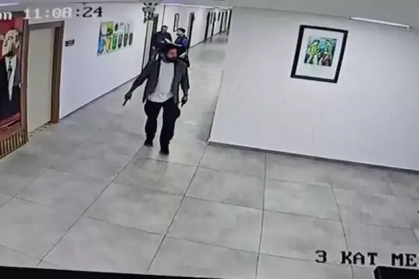 KAYMAKAMLIKTA SİLAHLI GERGİNLİK: 4,5 SAAT SONRA TESLİM OLDU