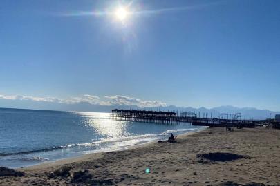 KUNDU SAHİLİNDE DENİZ GERİYE ÇEKİLDİ