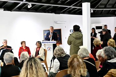 YAŞLI DOSTU KENT VİZYONU MURATPAŞA’DA HAYAT BULUYOR