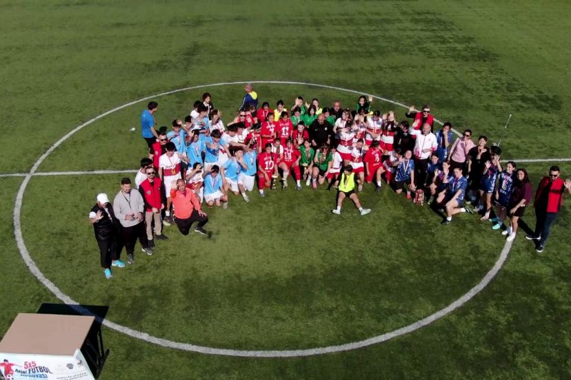 GENÇLER SAHADA BULUŞTU, SPORLA GÜÇLENDİ