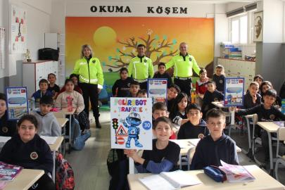 TRAFİK BİLİNCİNE ERKEN ADIM: POLİROBOT OKULLARDA