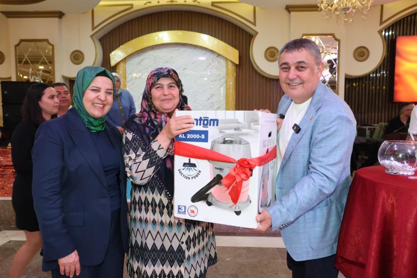 AKSU’DA ANNELERE VEFA DOLU ANNELER GÜNÜ KUTLAMASI