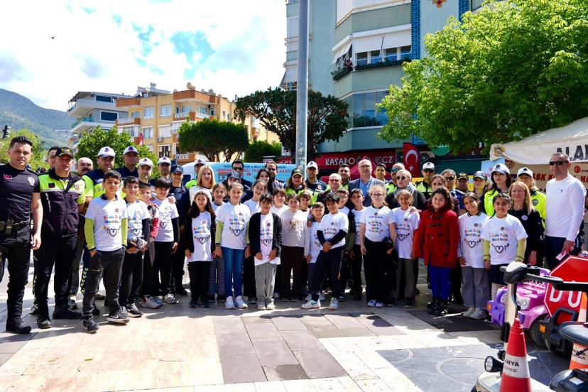 ALANYA’DA TRAFİK BİLİNCİ SAHAYA İNDİ