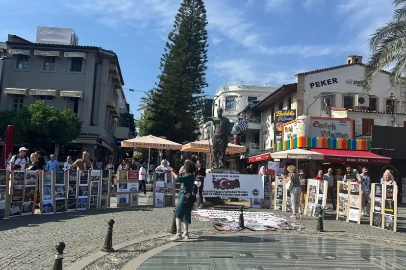 ANTALYA’DA HAYVAN HAKLARI İÇİN SOKAKLARDA TEPKİ
