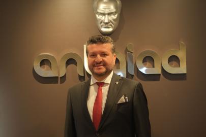 GÖNÜLLERİ BİRLEŞTİREN BAYRAM