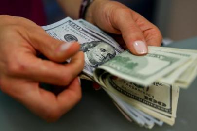 DOLAR YENİ REKORLA GEÇTİ! 40 YILIN ZİRVESİ GÖRÜLDÜ
