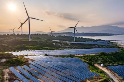YENİLENEBİLİR ENERJİDE DEV HEDEF: 120 BİN MW KURULU GÜÇ
