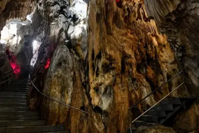 ALANYA'DAKİ GİZEMLİ MAĞARA HİKÂYESİYLE BÜYÜLÜYOR