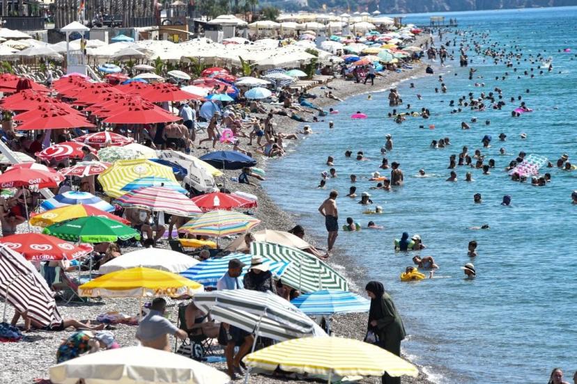 ANTALYA 40 DERECEYİ GÖRDÜ