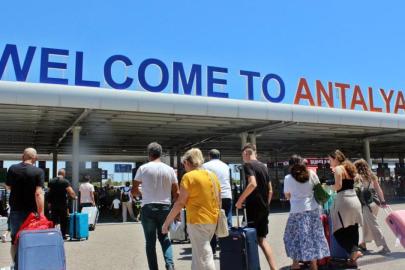 ANTALYA TURİZMDE ZİRVEYE KOŞUYOR
